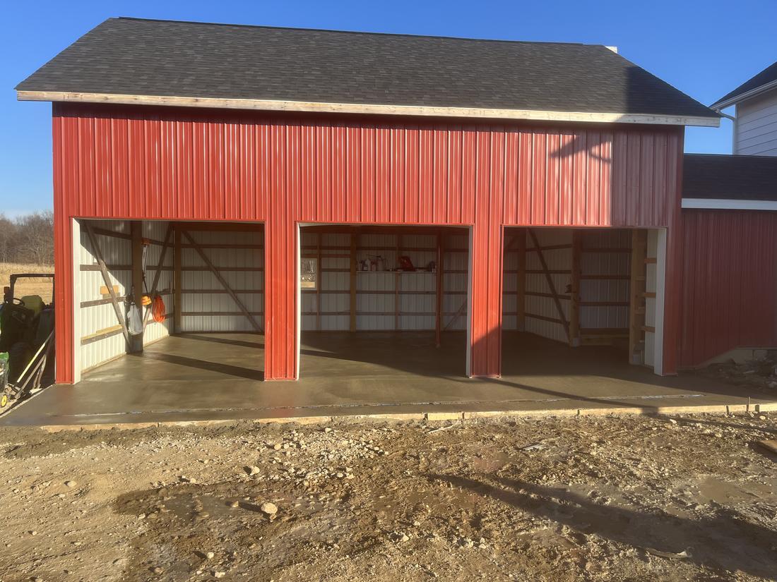 Three-bay barn floor and apron