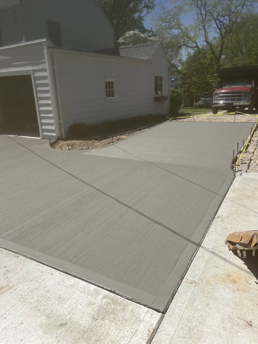 Spring pour, wide apron