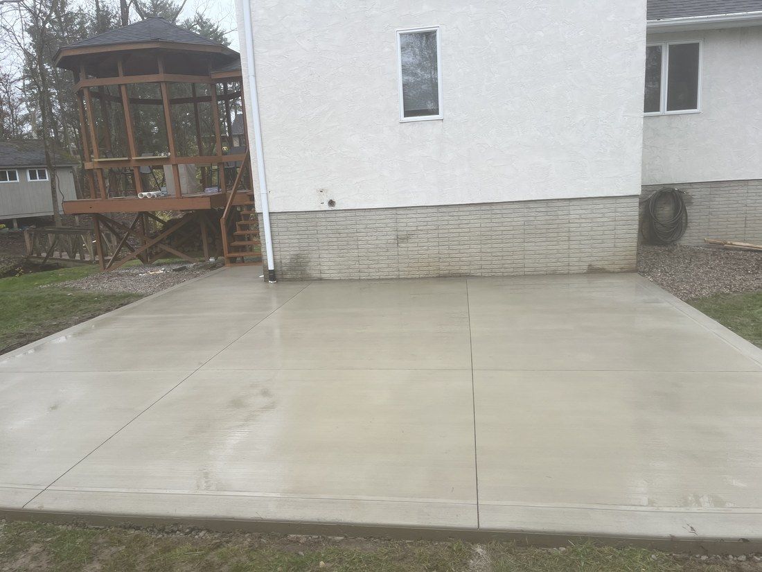 Broom-finish patio at a stucco home
