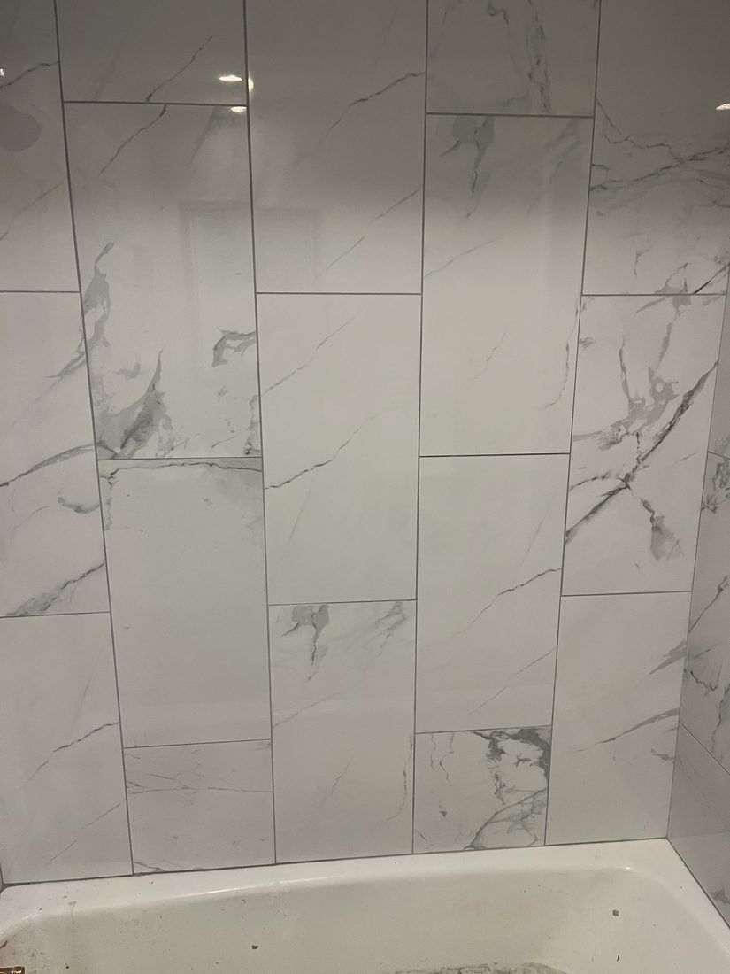 Marble-look tub surround, floor to ceiling